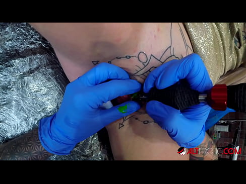 ❤️ Fìor tattooed hottie Sully Savage fhuair tattoo air a clitoris ️ Bhidio anal aig porn gd.pornohammer.ru ️❤